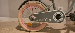 Bicicleta niña Amigo FOX. Incluye ruedines.