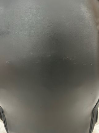 Silla de escritorio negra y plateada