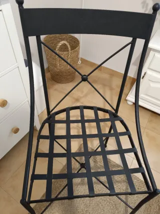 Silla de hierro negra estilo clásico