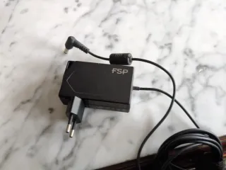 NUC - Fuente de alimentación