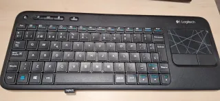 Teclado Logitech Negro con Touchpad