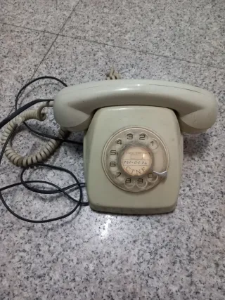 Teléfono antiguo beige