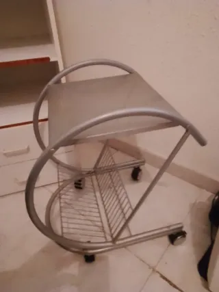 Mesita auxiliar aluminio con ruedas