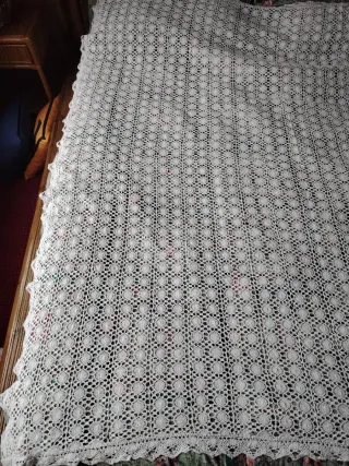 Tovaglia grande ricamata a mano