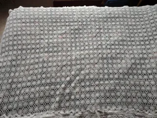 Tovaglia grande ricamata a mano