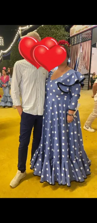 Traje de flamenca azul con lunares blancos
