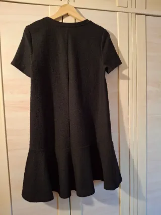 Vestido negro Zara manga corta