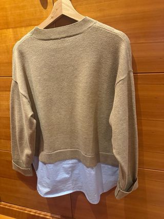 Jersey Mango Beige con Camisa azul