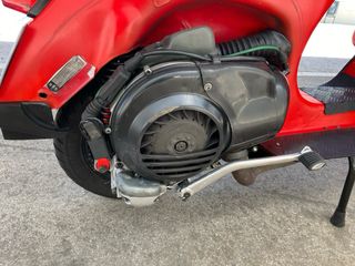 Vespa 200 Iris Roja
