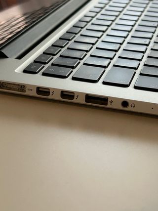 MacBook Pro 2016 + Cargador + Funda