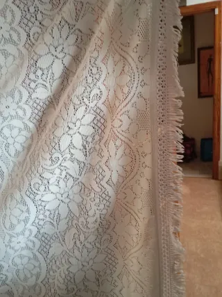 Colcha antigua de encaje blanco