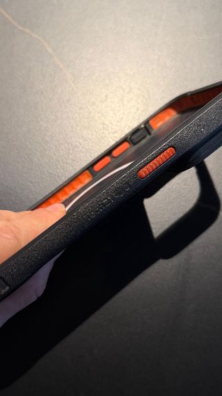 2 custodie Tech21 iPhone 14 Pro