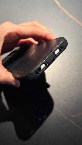 2 custodie Tech21 iPhone 14 Pro