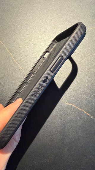 2 custodie Tech21 iPhone 14 Pro