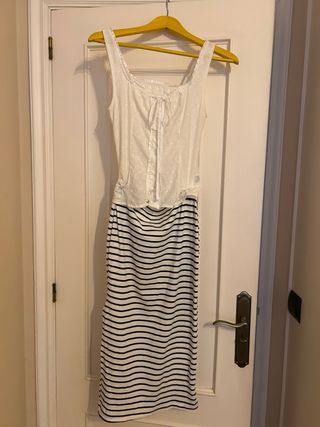 Conjunto Blusa Blanca y Falda Rayas