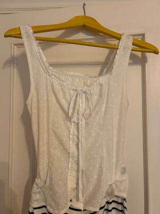 Conjunto Blusa Blanca y Falda Rayas