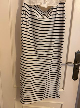 Conjunto Blusa Blanca y Falda Rayas