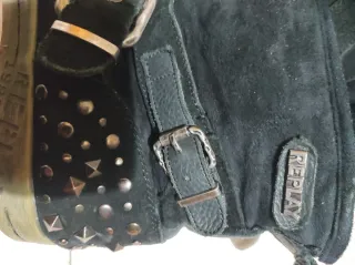 Stivaletti scamosciati neri con borchie