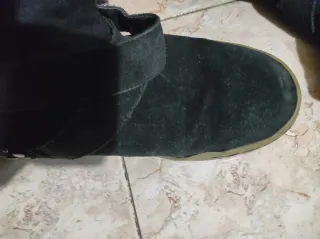 Stivaletti scamosciati neri con borchie