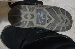 Stivaletti scamosciati neri con borchie