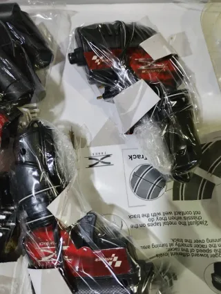 Pista de carreras MotoGP con 2 motos y mandos