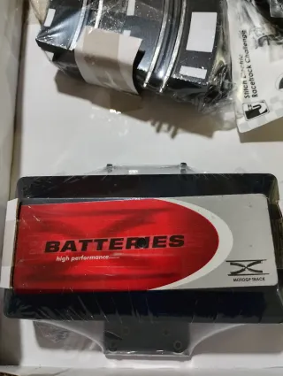 Pista de carreras MotoGP con 2 motos y mandos