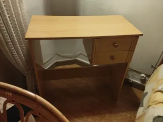 Mesa de estudio de madera