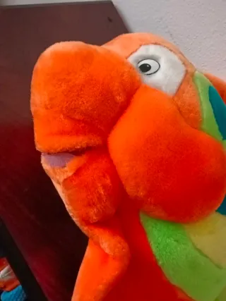 Peluche pez naranja y verde