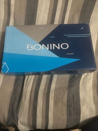 Zapatillas blancas y grises nuevas a estrenar