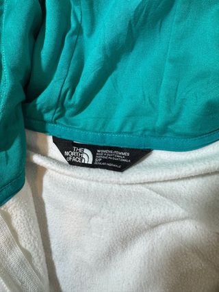 Sudadera The North Face Blanca y Turquesa
