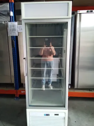 Congelador vertical expositor ISA