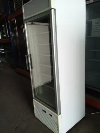 Congelador vertical expositor ISA