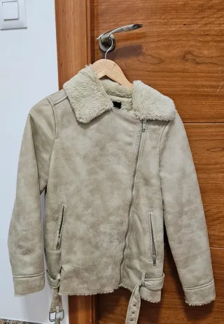 Chaqueta beige efecto ante con borreguito
