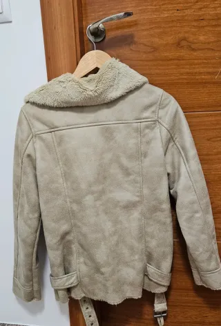 Chaqueta beige efecto ante con borreguito