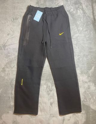 Conjunto Nike Tech Fleece NOCTA Negro Dorado