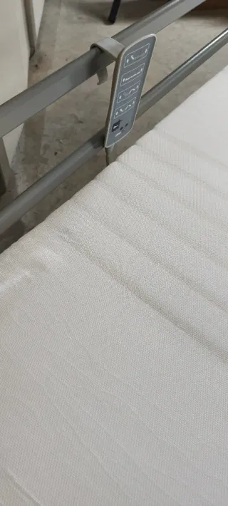 Cama geriátrica elevable eléctrica 90x200+ colchón