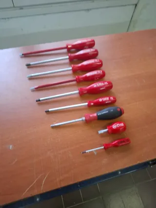 WIHA JUEGO DE DESTORNILLADORES NUEVOS ( 9 PIEZAS )