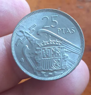 Escasa moneda 25 pesetas 1957 *58 con plus ultra