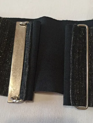 Cintura elasticizzata nera con brillantini