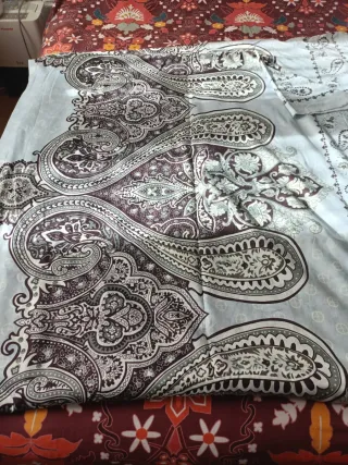 Cortina de poliéster con estampado paisley