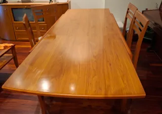 Mesa extensible y 4 sillas madera