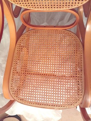 Mecedora de madera y mimbre