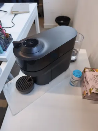 Cafetera Nespresso Delonghi Negra