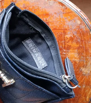 Cartera Primark negra con cremallera