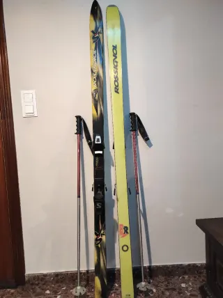 Esquís Rossignol c/Fijaciones Salomon + Bastones