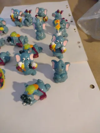 16 Figure Kinder Sorpresa