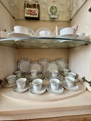 Vitrina de madera y cristal – grande y elegante