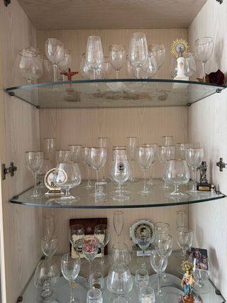 Vitrina de madera y cristal – grande y elegante
