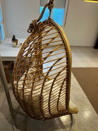 Columpio colgante de bambú y ratán