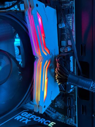 T-Force Night Hawk DDR4 16GB RGB RAM